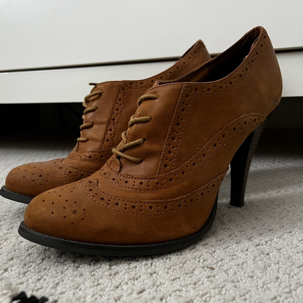Price final. ALDO Oxford heels leather